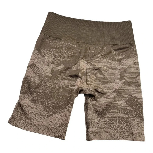 Gymshark Adapt Ombre Seamless Shorts - Picture 2 of 10